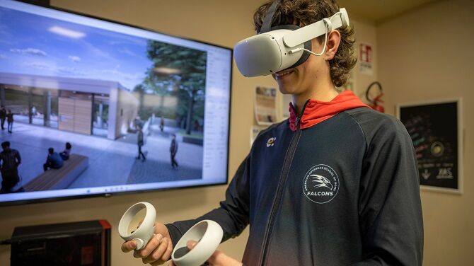 Image of AOSR student using VR headset