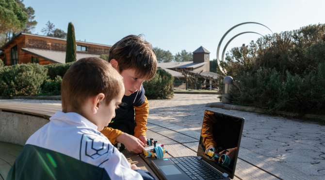 Mougins-School-children-laptop