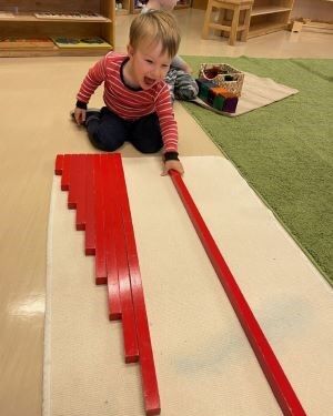 Battery-Park-Montessori-child-maths-pattern