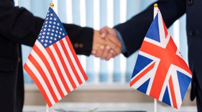 US-UK-flag-handshake-stock-image