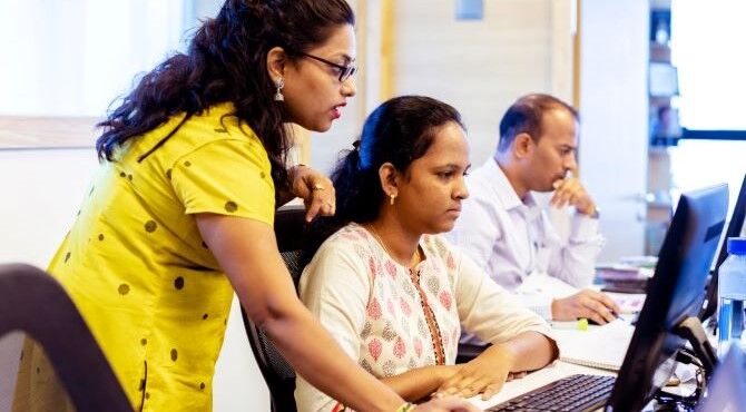 stock-image-workers-at-computer